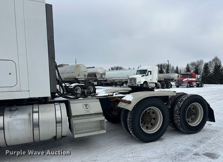 image for item FK1556 2015 Mack CXU613 semi truck