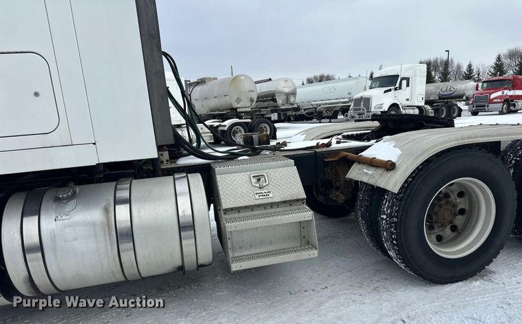 image for item FK1556 2015 Mack CXU613 semi truck