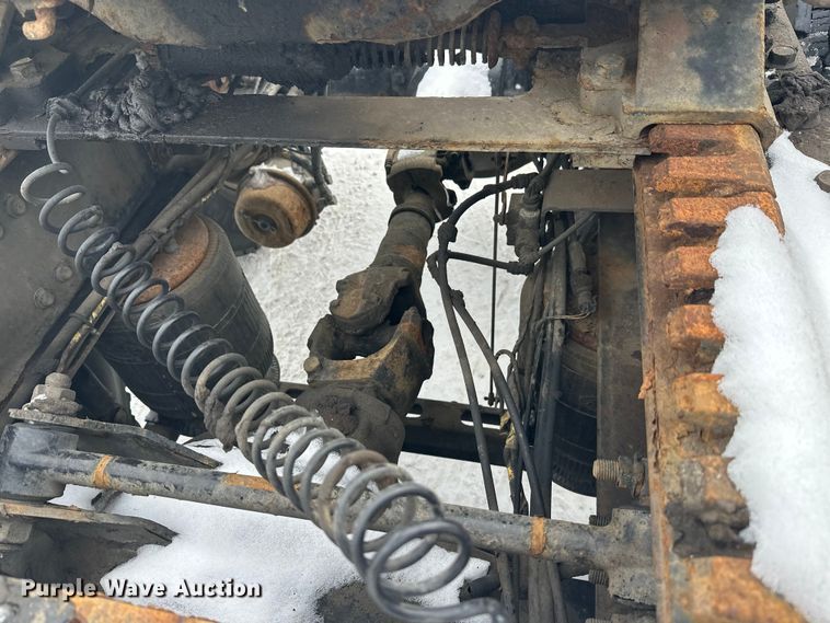 image for item FK1556 2015 Mack CXU613 semi truck