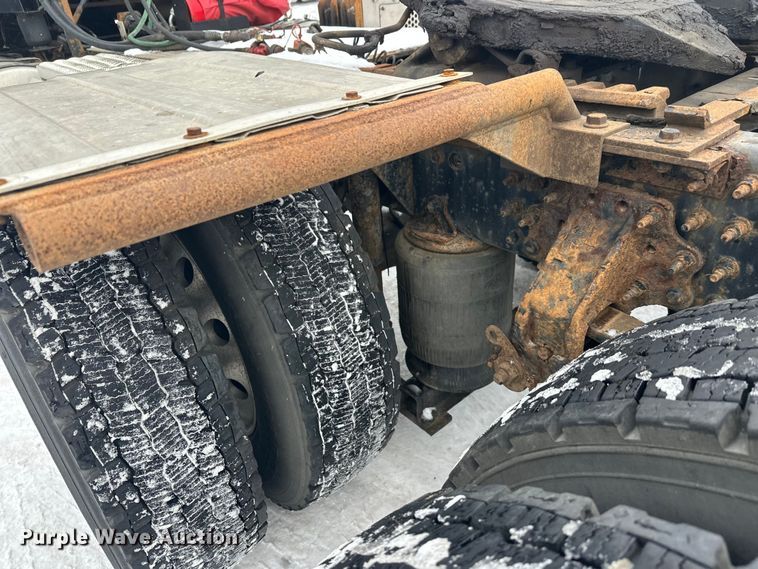 image for item FK1556 2015 Mack CXU613 semi truck