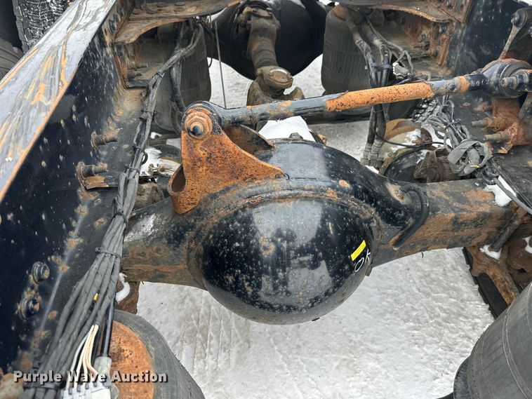 image for item FK1556 2015 Mack CXU613 semi truck