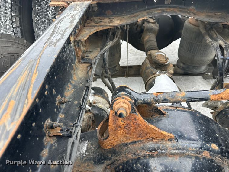 image for item FK1556 2015 Mack CXU613 semi truck