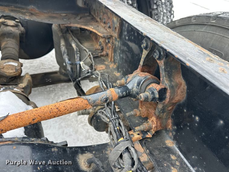 image for item FK1556 2015 Mack CXU613 semi truck