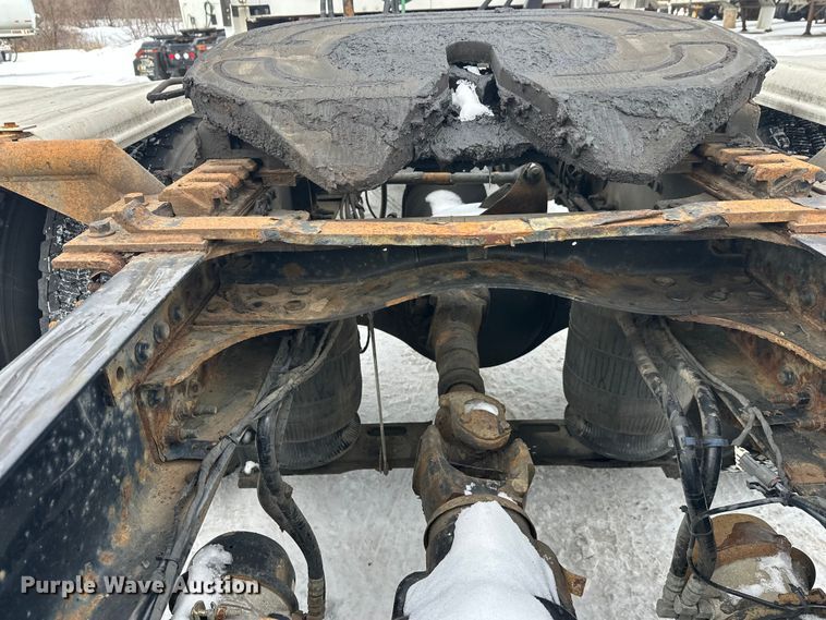 image for item FK1556 2015 Mack CXU613 semi truck