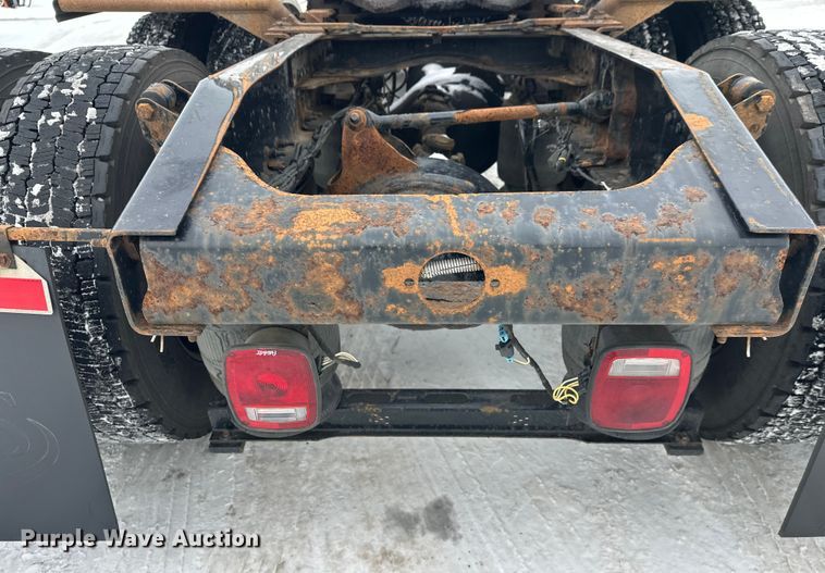 image for item FK1556 2015 Mack CXU613 semi truck