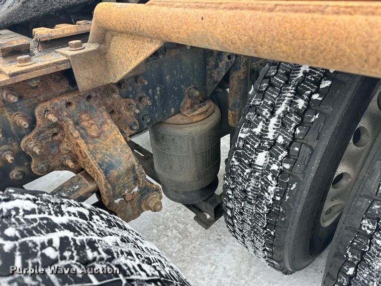 image for item FK1556 2015 Mack CXU613 semi truck