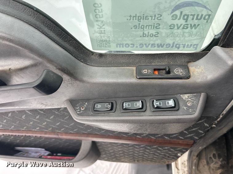 image for item FK1556 2015 Mack CXU613 semi truck