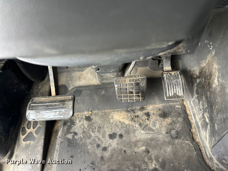 image for item FK1556 2015 Mack CXU613 semi truck