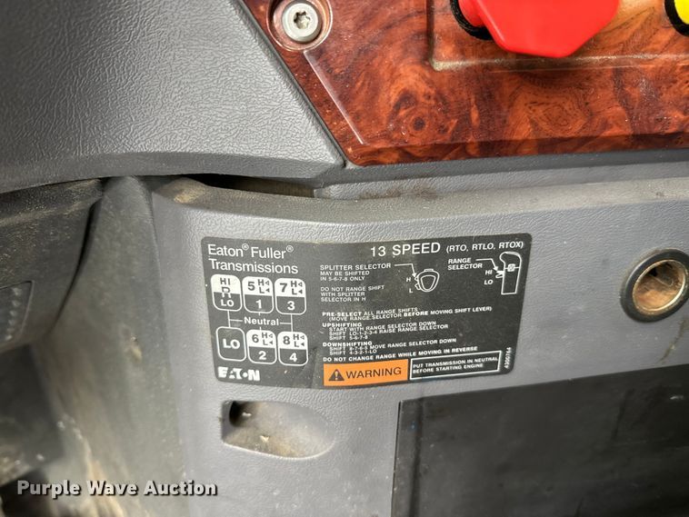 image for item FK1556 2015 Mack CXU613 semi truck