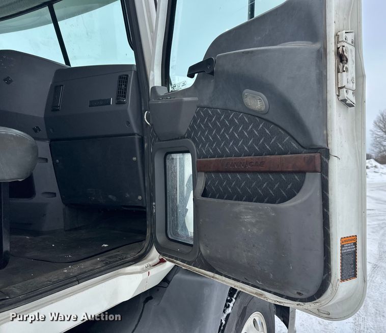 image for item FK1556 2015 Mack CXU613 semi truck