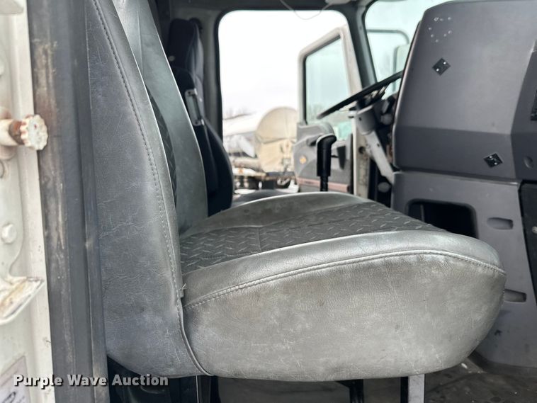 image for item FK1556 2015 Mack CXU613 semi truck