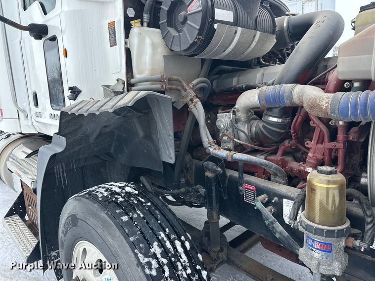 image for item FK1556 2015 Mack CXU613 semi truck