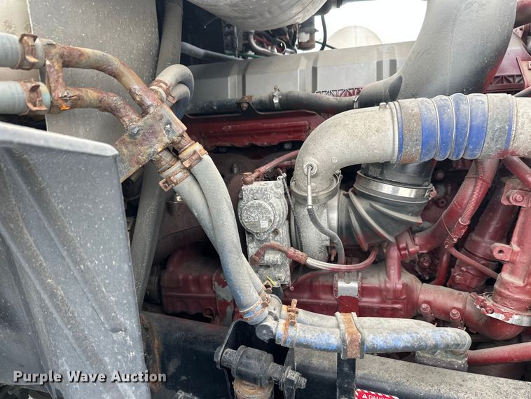 image for item FK1556 2015 Mack CXU613 semi truck