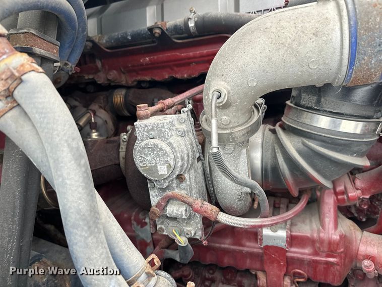 image for item FK1556 2015 Mack CXU613 semi truck