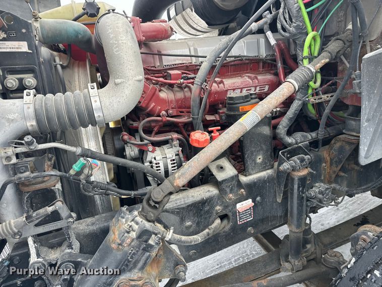 image for item FK1556 2015 Mack CXU613 semi truck