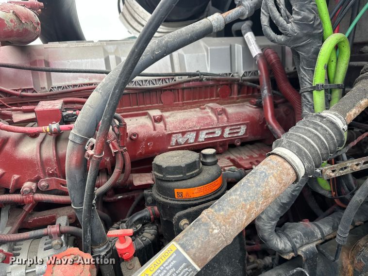 image for item FK1556 2015 Mack CXU613 semi truck