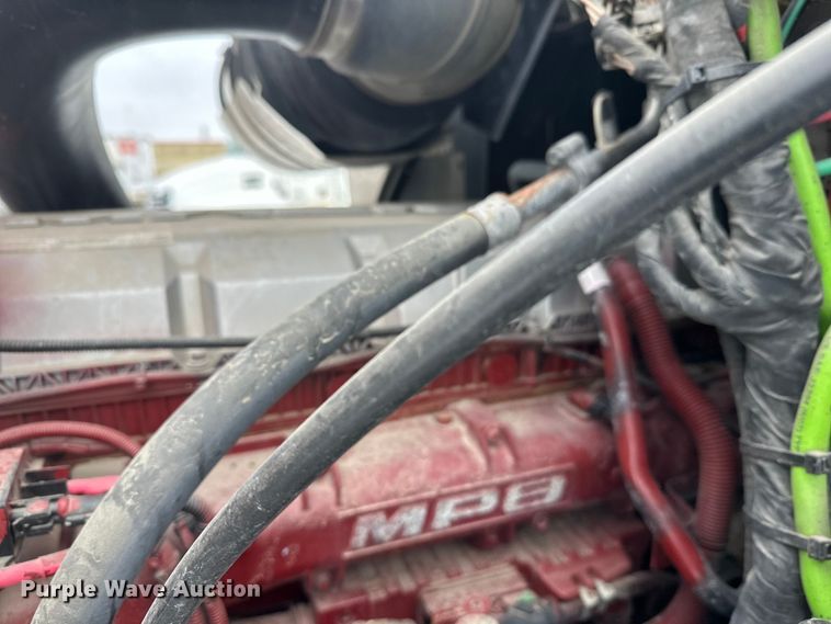 image for item FK1556 2015 Mack CXU613 semi truck