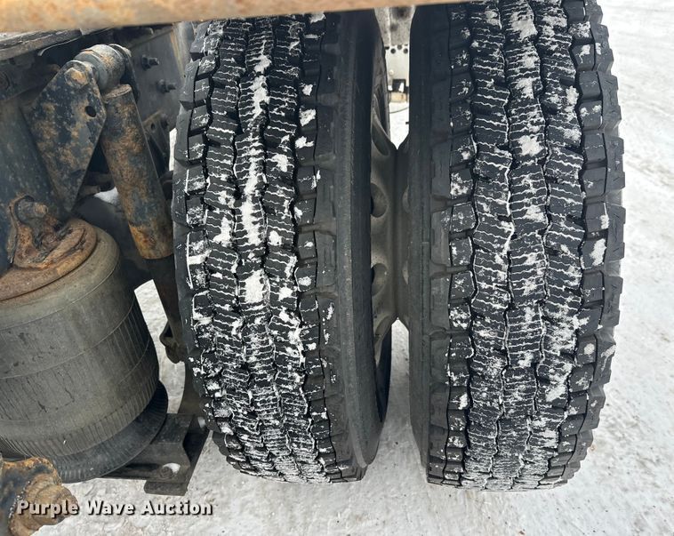 image for item FK1556 2015 Mack CXU613 semi truck