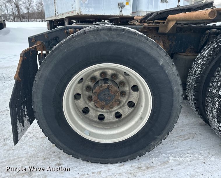 image for item FK1556 2015 Mack CXU613 semi truck