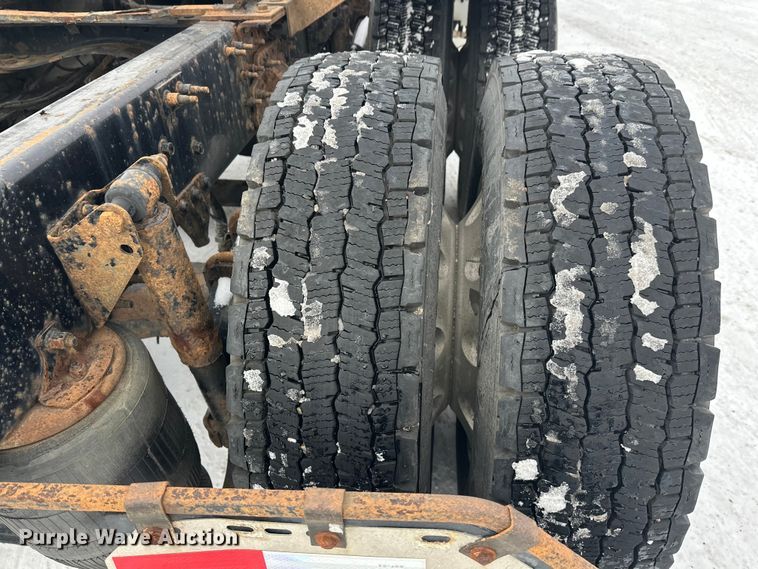 image for item FK1556 2015 Mack CXU613 semi truck