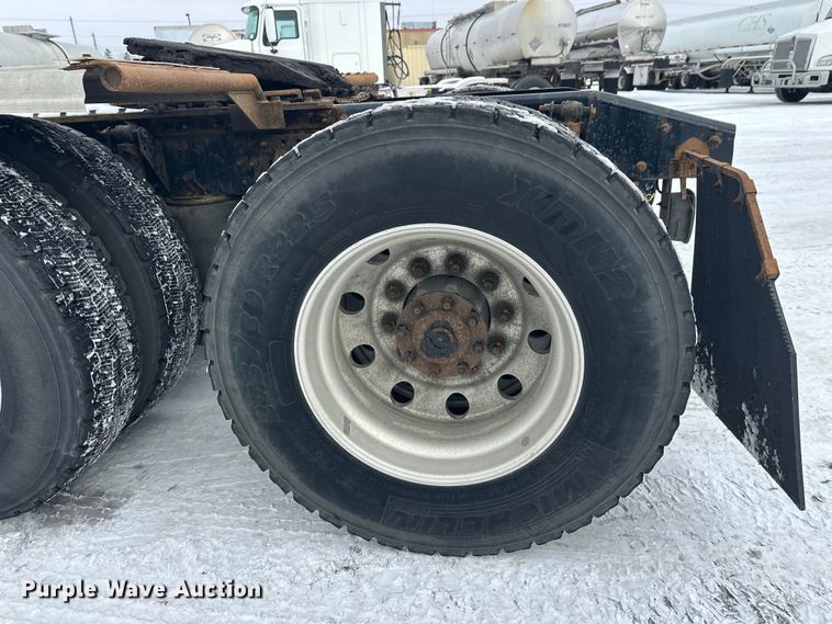 image for item FK1556 2015 Mack CXU613 semi truck