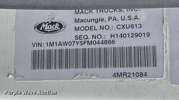image for item FK1556 2015 Mack CXU613 semi truck