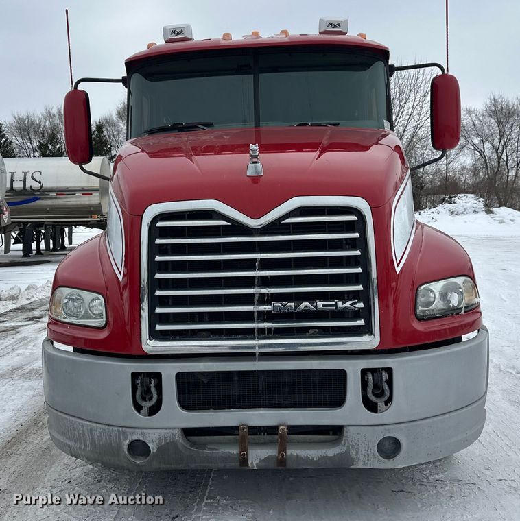 image for item FK1559 2015 Mack CXU613 semi truck