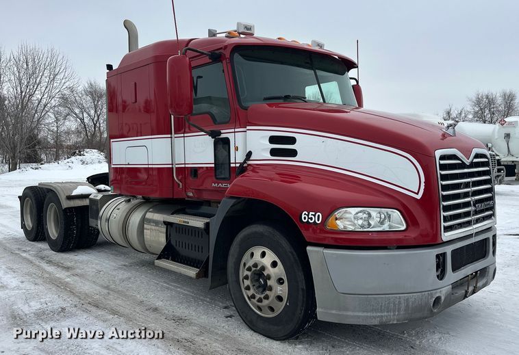 image for item FK1559 2015 Mack CXU613 semi truck