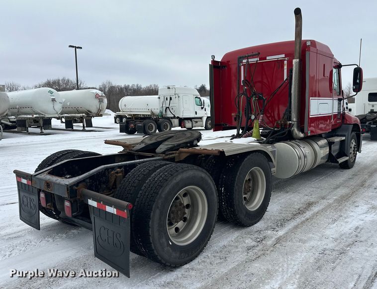 image for item FK1559 2015 Mack CXU613 semi truck