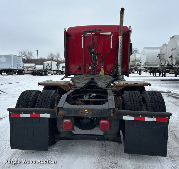 image for item FK1559 2015 Mack CXU613 semi truck