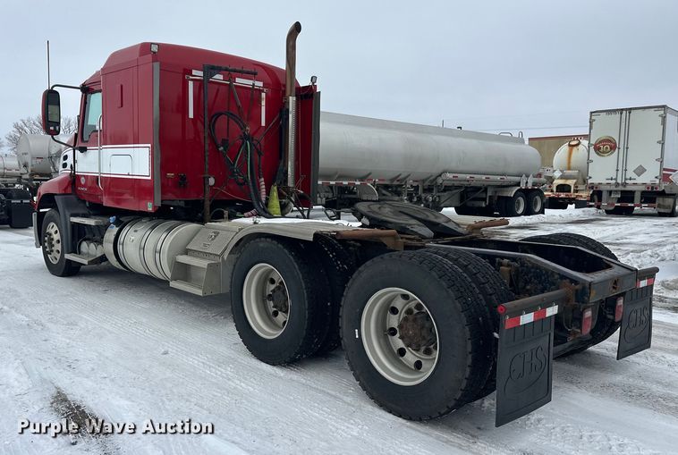 image for item FK1559 2015 Mack CXU613 semi truck