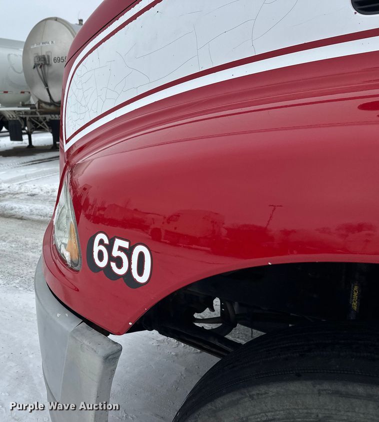 image for item FK1559 2015 Mack CXU613 semi truck