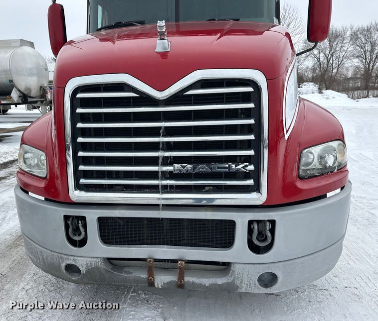 image for item FK1559 2015 Mack CXU613 semi truck