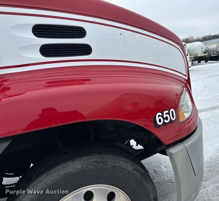 image for item FK1559 2015 Mack CXU613 semi truck