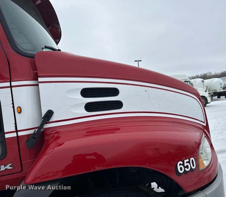 image for item FK1559 2015 Mack CXU613 semi truck