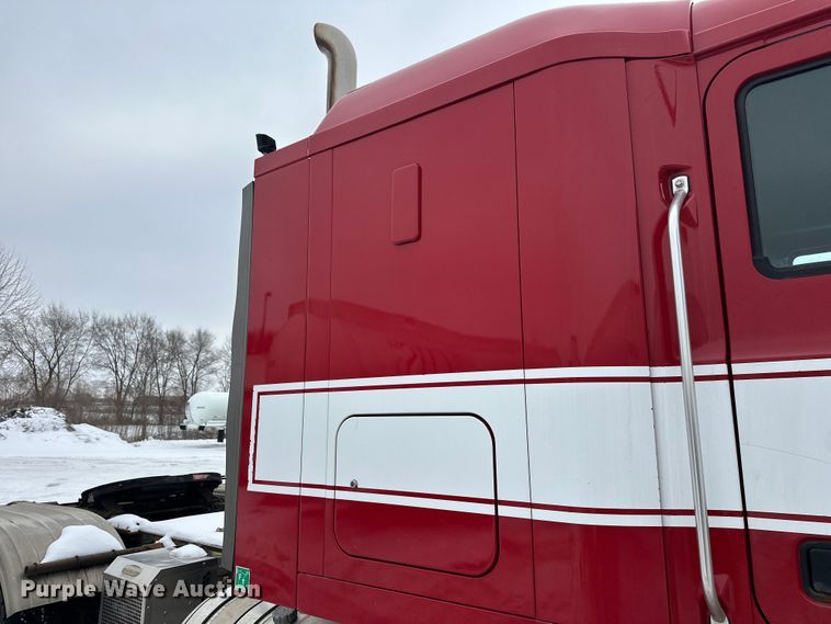 image for item FK1559 2015 Mack CXU613 semi truck