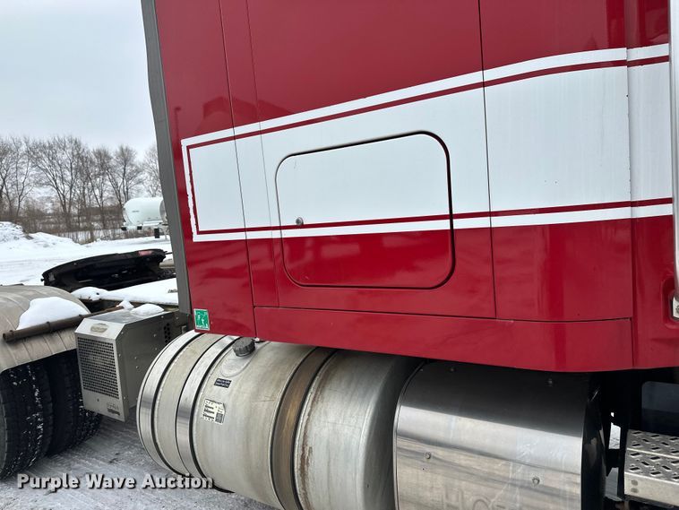 image for item FK1559 2015 Mack CXU613 semi truck