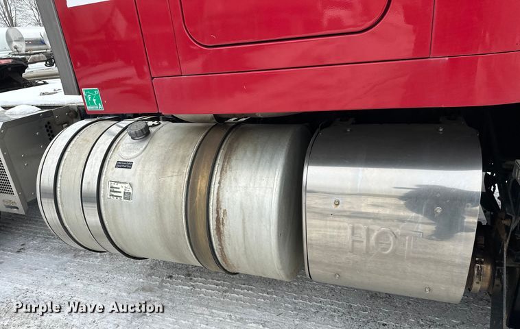 image for item FK1559 2015 Mack CXU613 semi truck