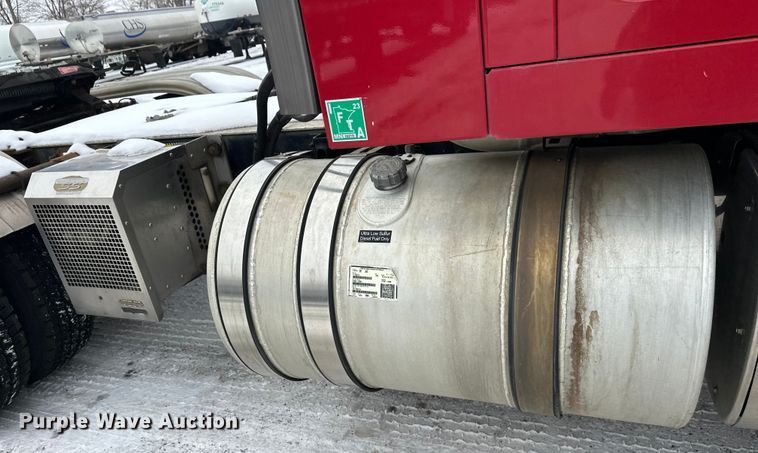 image for item FK1559 2015 Mack CXU613 semi truck