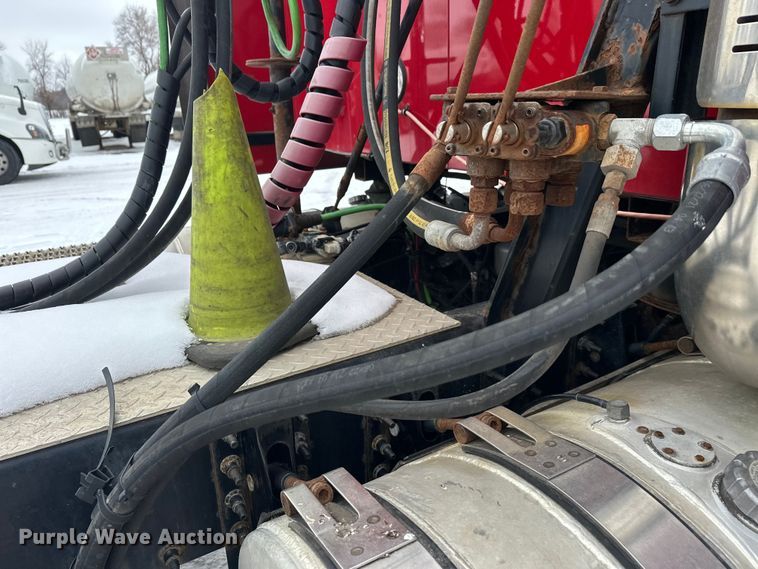 image for item FK1559 2015 Mack CXU613 semi truck