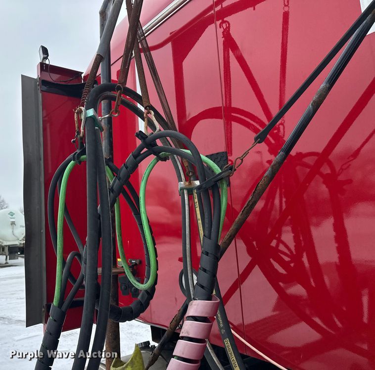 image for item FK1559 2015 Mack CXU613 semi truck