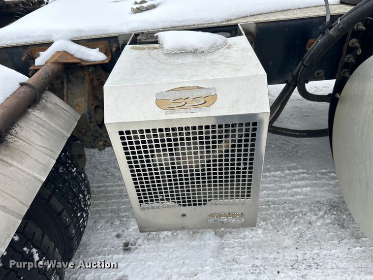 image for item FK1559 2015 Mack CXU613 semi truck