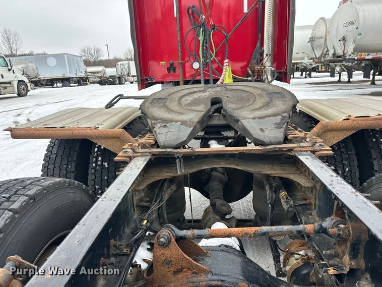 image for item FK1559 2015 Mack CXU613 semi truck