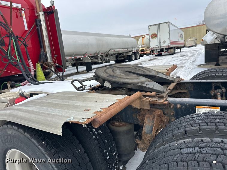 image for item FK1559 2015 Mack CXU613 semi truck