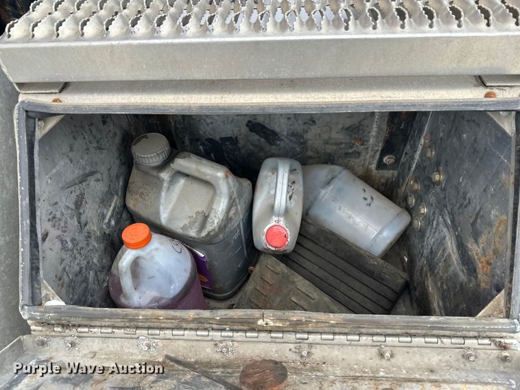 image for item FK1559 2015 Mack CXU613 semi truck