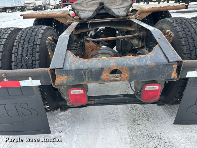 image for item FK1559 2015 Mack CXU613 semi truck