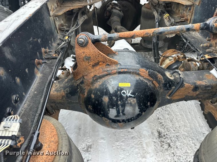 image for item FK1559 2015 Mack CXU613 semi truck