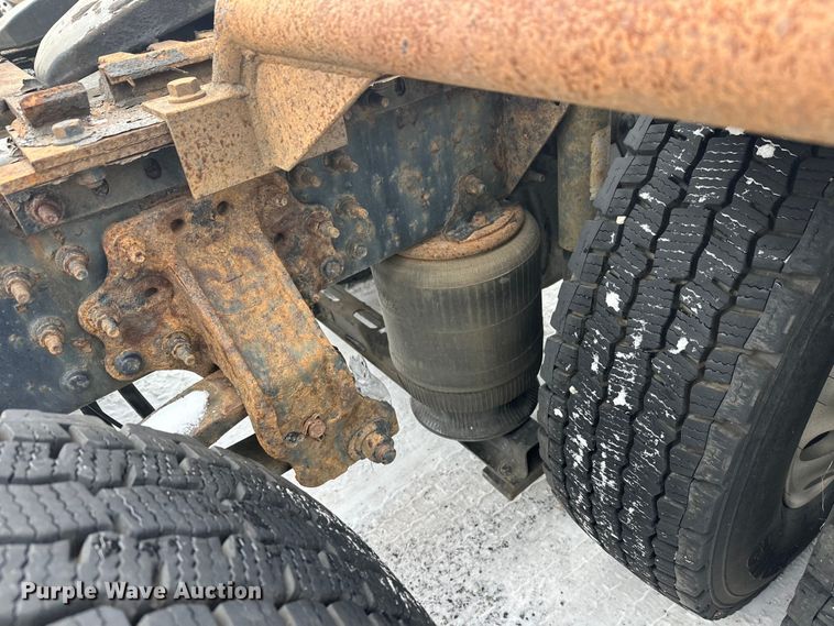 image for item FK1559 2015 Mack CXU613 semi truck