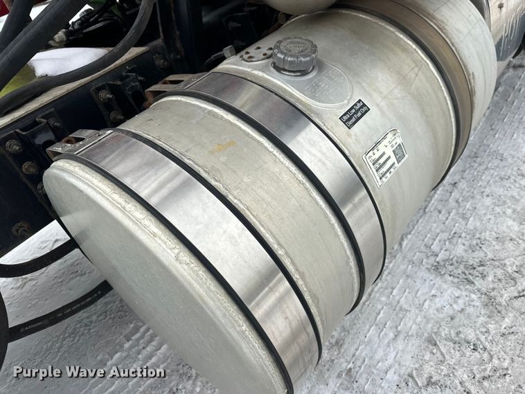 image for item FK1559 2015 Mack CXU613 semi truck