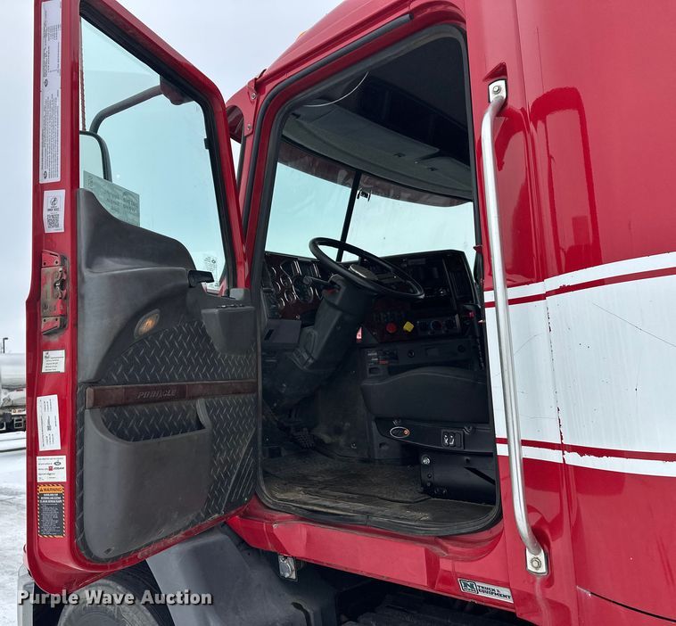 image for item FK1559 2015 Mack CXU613 semi truck